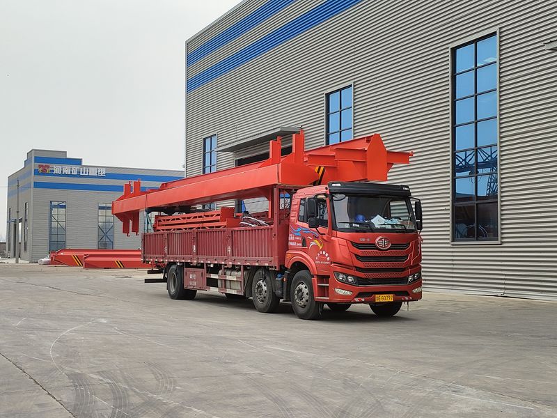 2臺(tái)電動(dòng)葫蘆門(mén)式起重機(jī) MHxh10t—13m 發(fā)往河南焦作交付客戶(hù)使用。