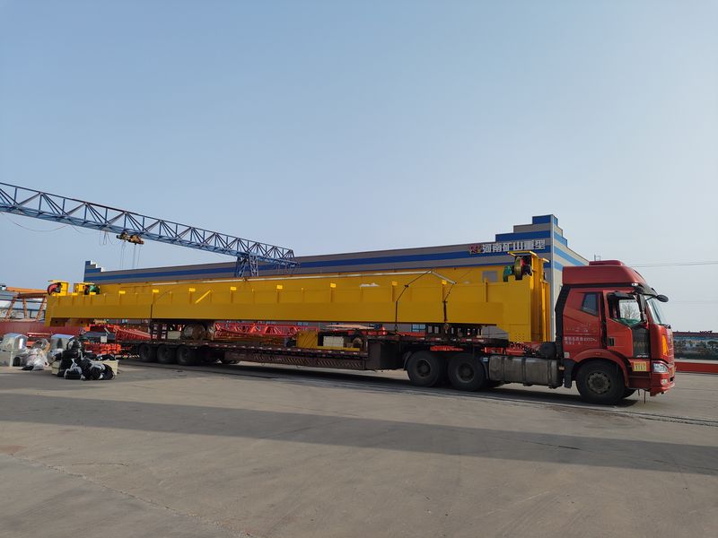 通用橋式起重機(jī)  QD32/5t—25.5m  制作完成，發(fā)往河南洛陽(yáng)交付客戶(hù)使用
