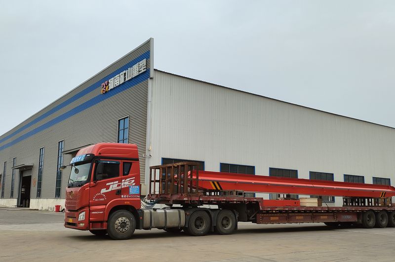 電動單梁起重機3臺 LD5t—16.8m LD3t—16.5m /2臺 制作完成，發(fā)往江西南昌交付客戶使用。